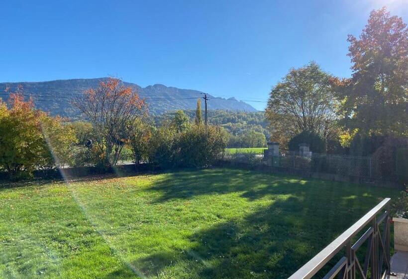 펜션 Chambre De La Tournette