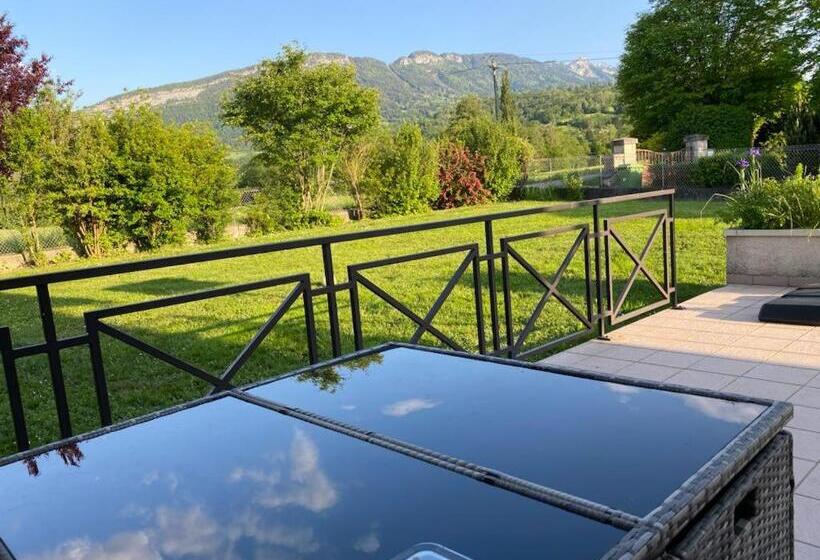 펜션 Chambre De La Tournette