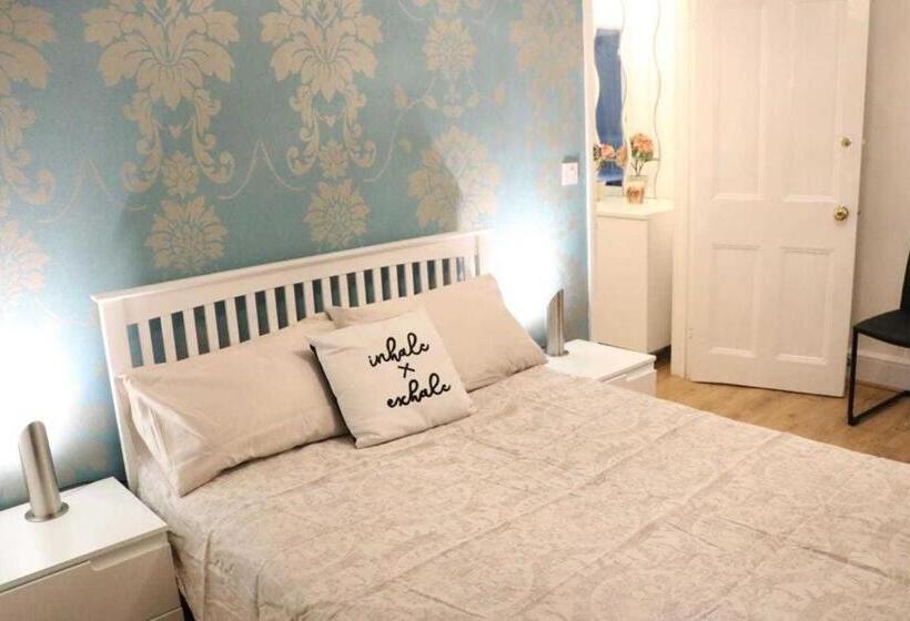 بنسيون Tanta Flat Near Victoria Station