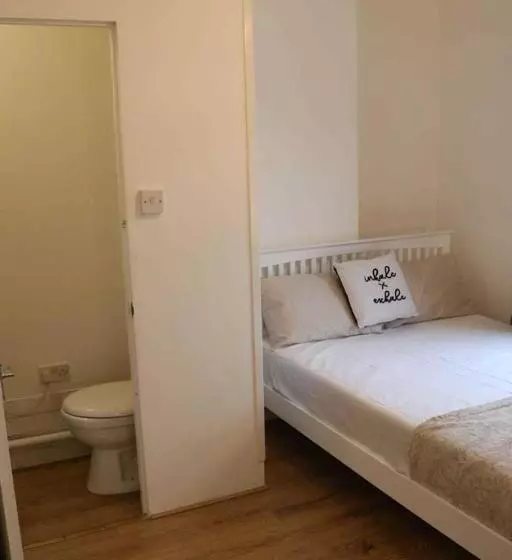 پانسیون Tanta Flat Near Victoria Station