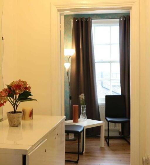 بنسيون Tanta Flat Near Victoria Station