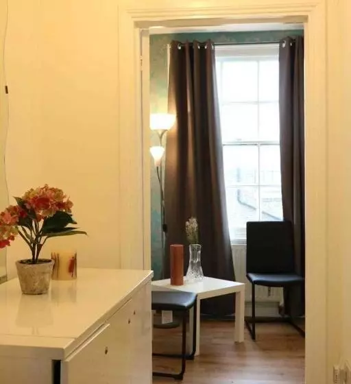 پانسیون Tanta Flat Near Victoria Station
