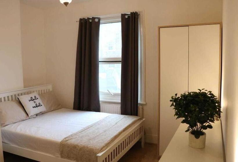 بنسيون Tanta Flat Near Victoria Station
