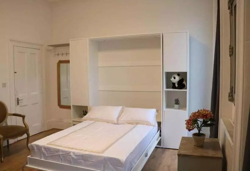 پانسیون Tanta Flat Near Victoria Station