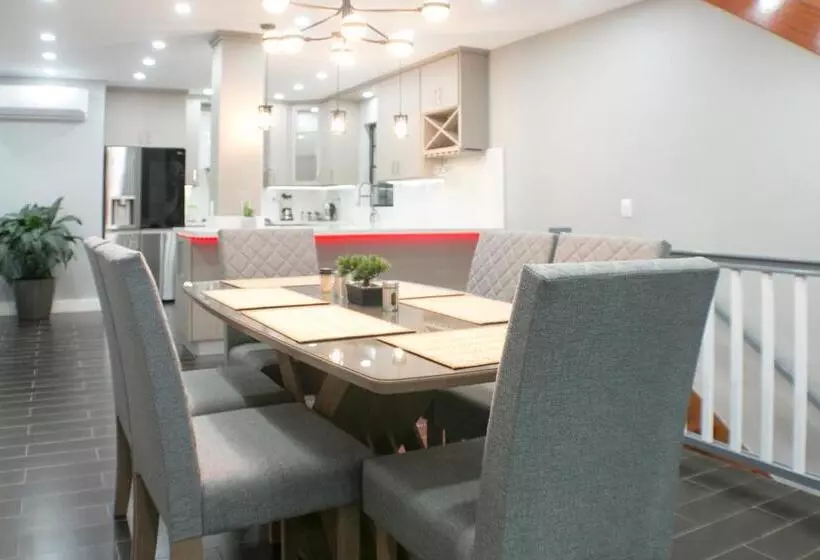 ユースホステル Hostal Real San Jose