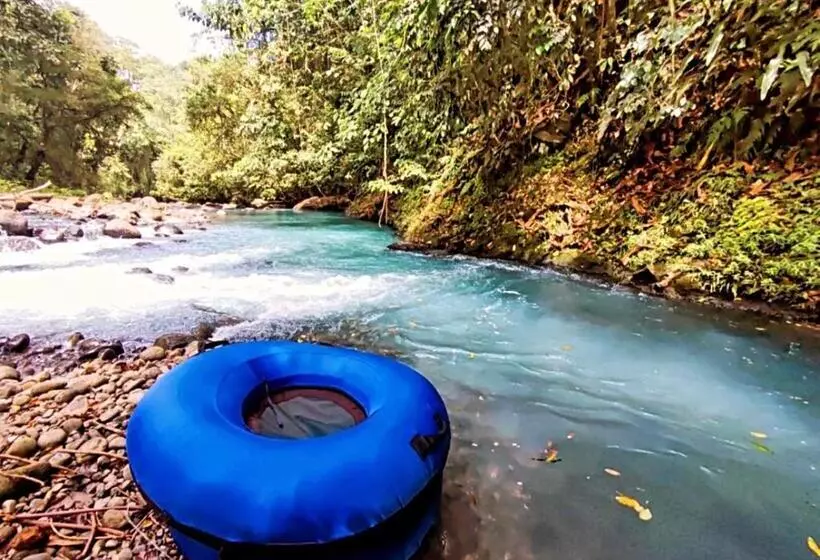 Aamiaismajoitus (B&B) Cacahua Paradise Lodge, Río Celeste