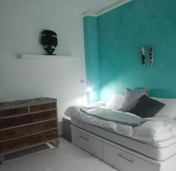 Comfortable Single Bluing Room B&b