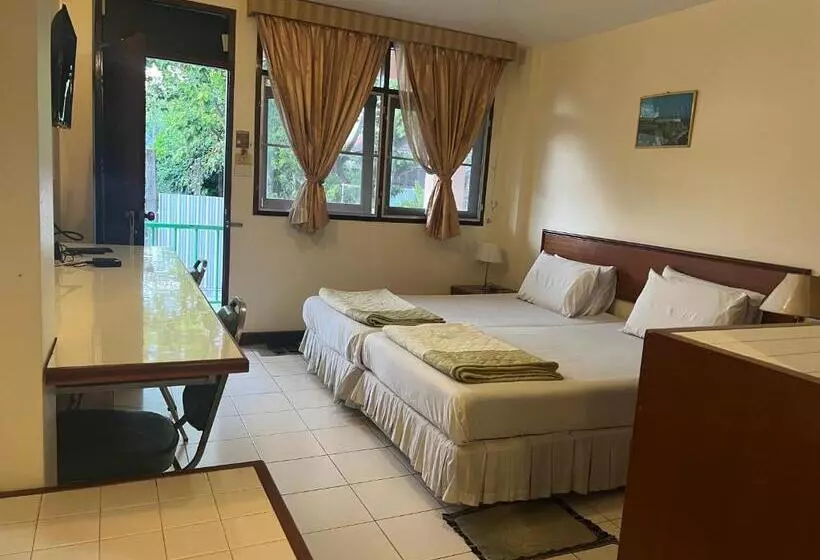 ホテル โรงแรม พรรณทวี