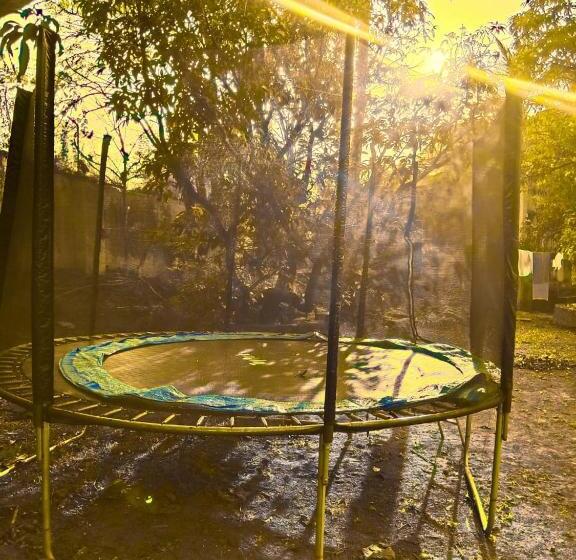 בית מלון כפרי Hill View Resort With Swimming Pool