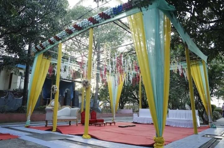 בית מלון כפרי Hill View Resort With Swimming Pool