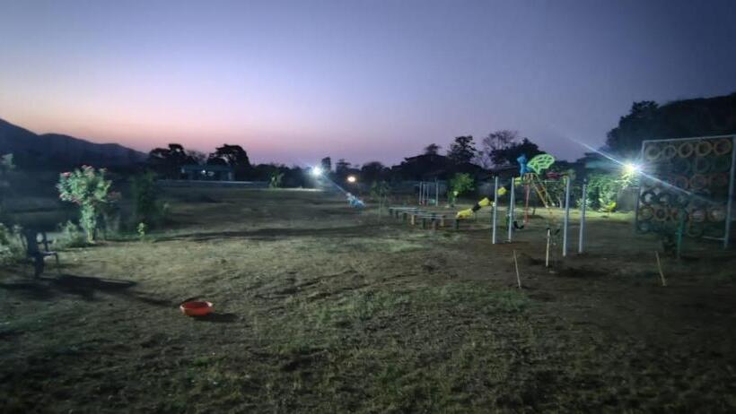 בית מלון כפרי Hill View Resort With Swimming Pool