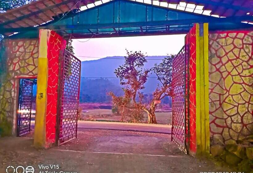 בית מלון כפרי Hill View Resort With Swimming Pool