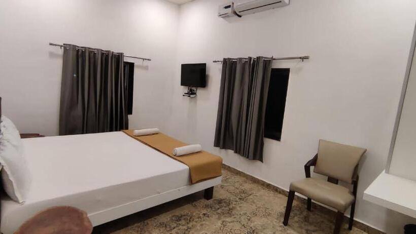 בית מלון כפרי Hill View Resort With Swimming Pool