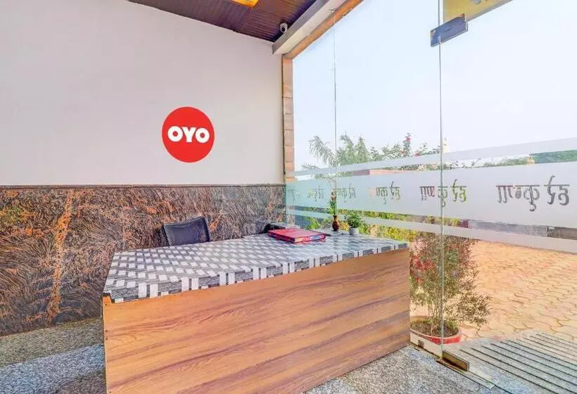ホテル Oyo Priyakant Ju Palace