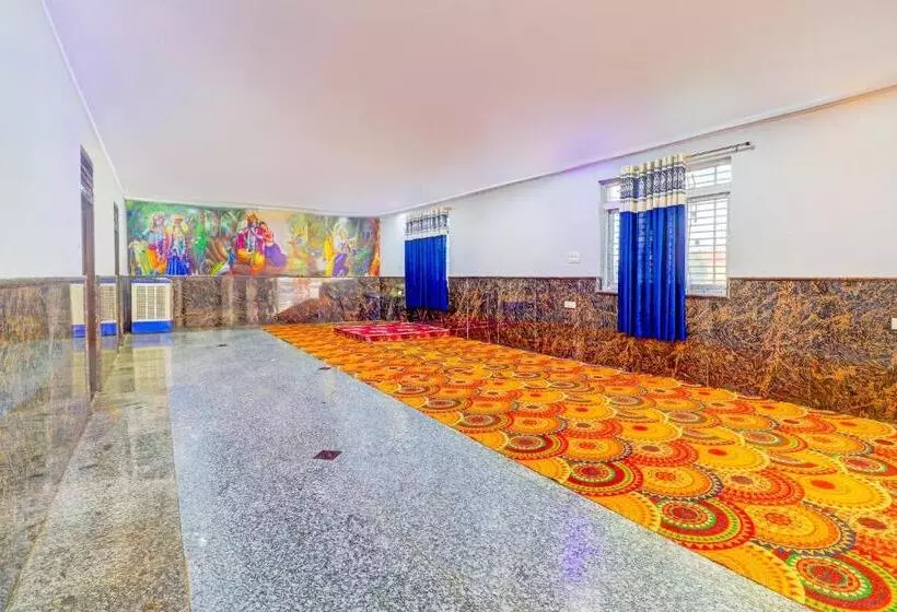 ホテル Oyo Priyakant Ju Palace