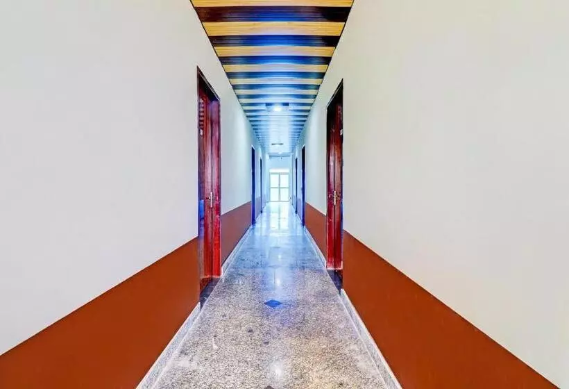 ホテル Oyo Priyakant Ju Palace