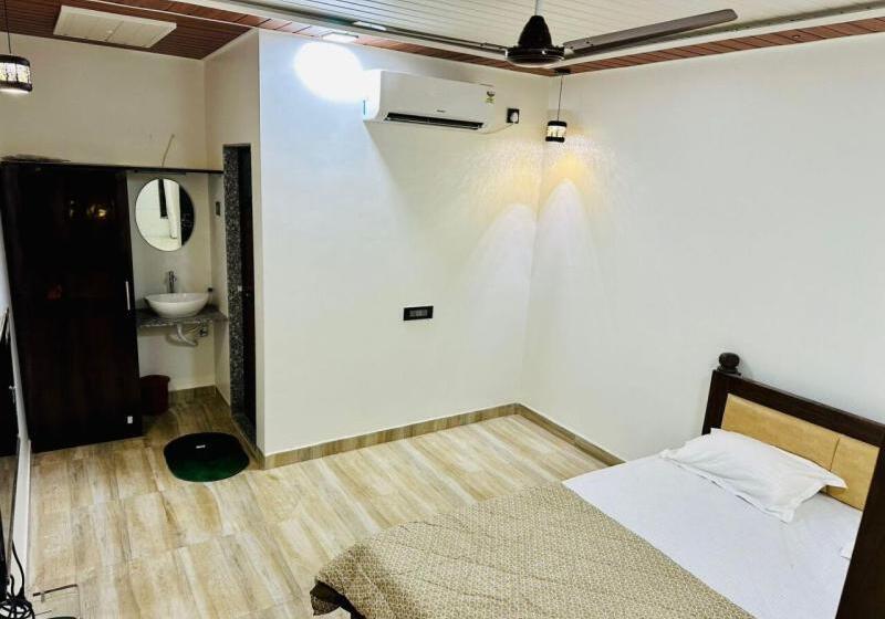 בית מלון כפרי Parshuram Wada Resort