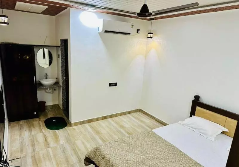 Hotelli Parshuram Wada Resort