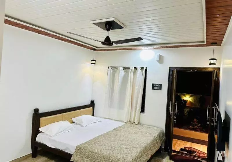 Hotelli Parshuram Wada Resort