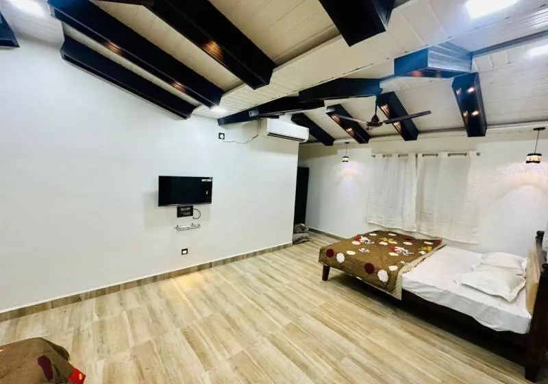 Hotelli Parshuram Wada Resort