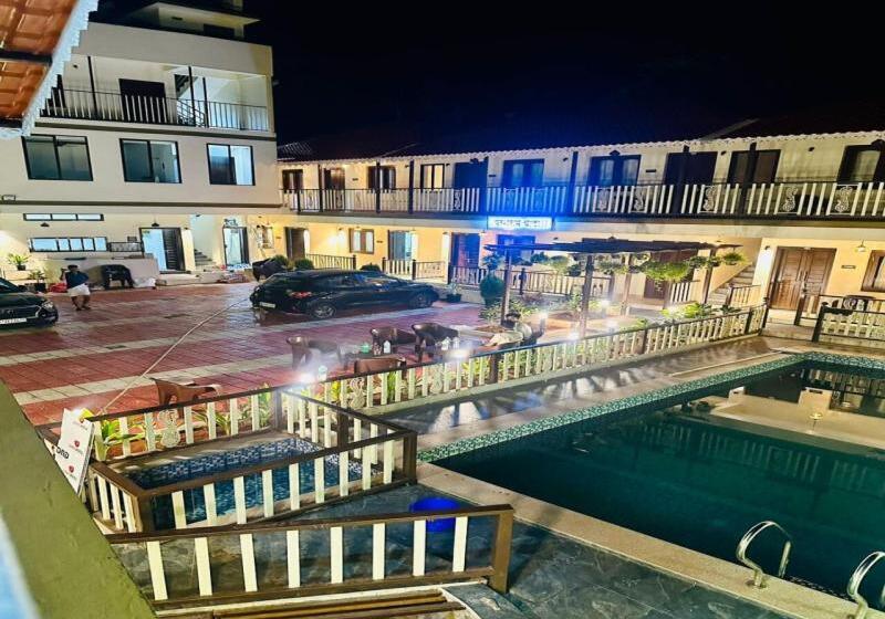 בית מלון כפרי Parshuram Wada Resort