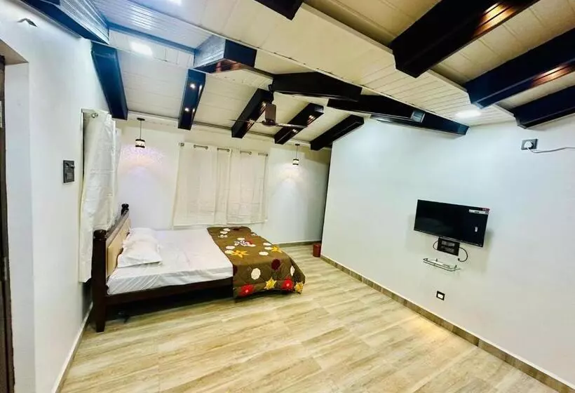 Hotelli Parshuram Wada Resort