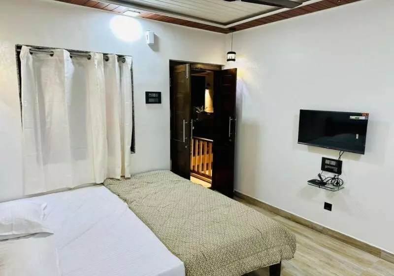 Hotelli Parshuram Wada Resort