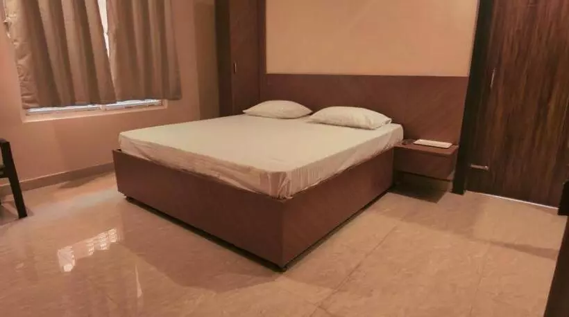 ホテル Janki International Sigra 3 Km From Kashi Vishwanath Temple