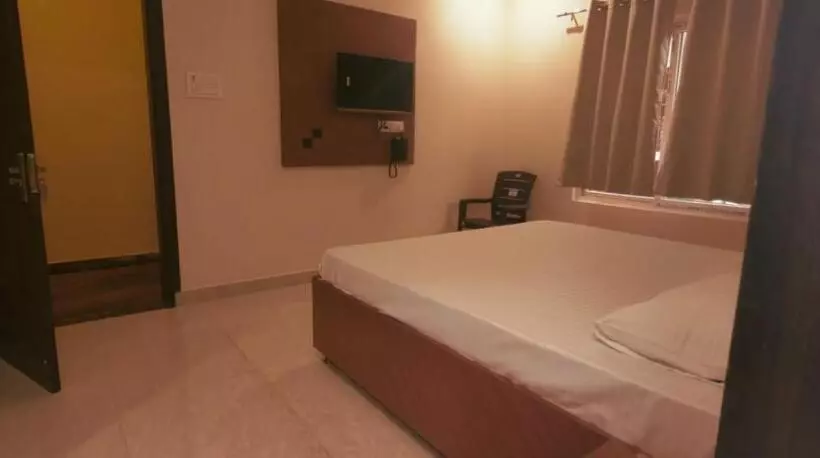 ホテル Janki International Sigra 3 Km From Kashi Vishwanath Temple