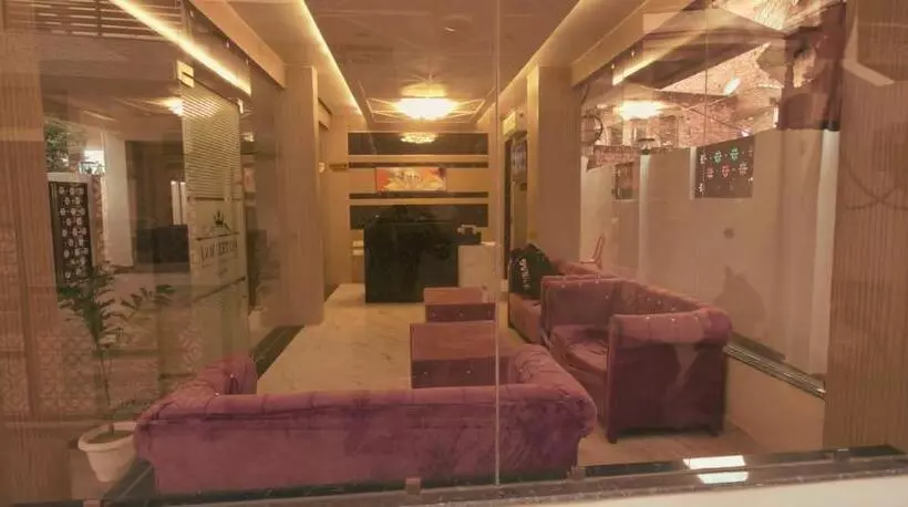 ホテル Janki International Sigra 3 Km From Kashi Vishwanath Temple