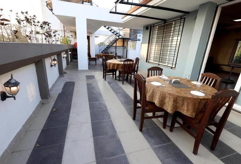 酒店 Sharveen Classic Inn