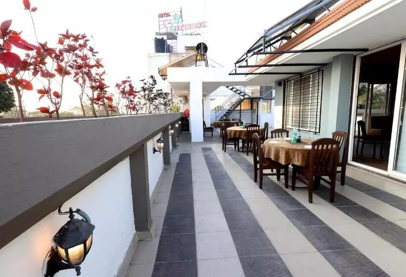 ホテル Sharveen Classic Inn