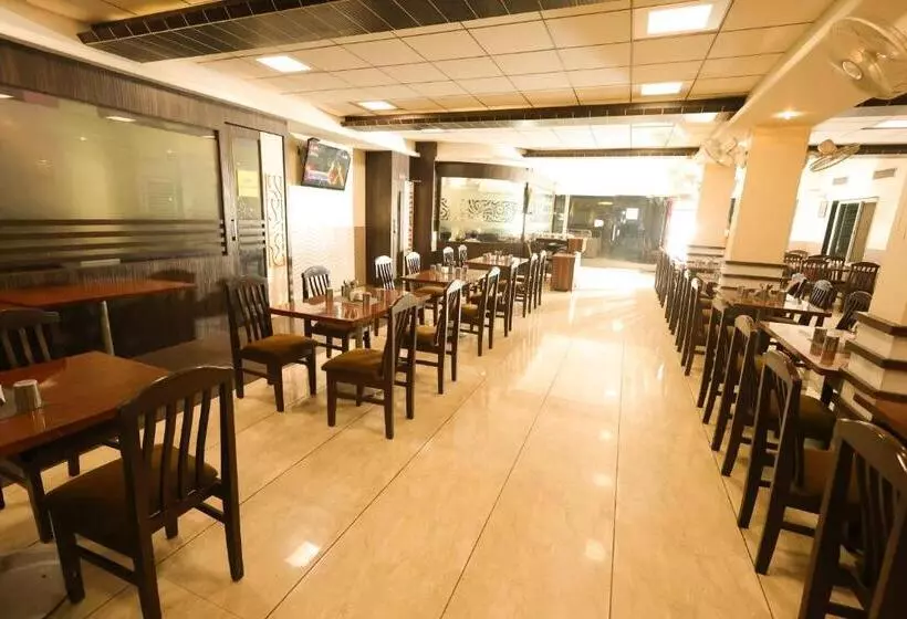 ホテル Sharveen Classic Inn