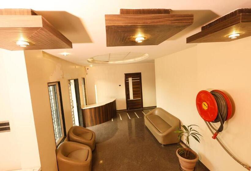 酒店 Sharveen Classic Inn