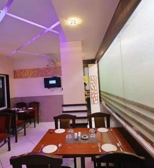 ホテル Sharveen Classic Inn