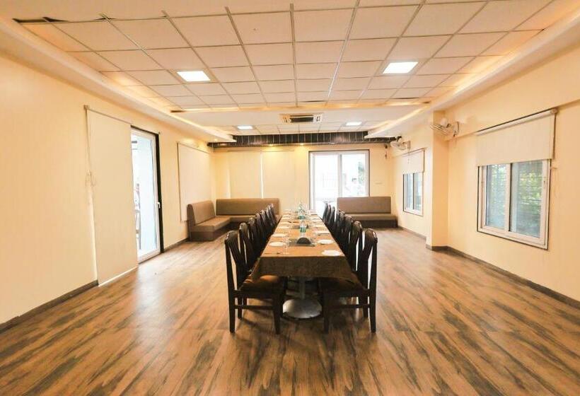 酒店 Sharveen Classic Inn