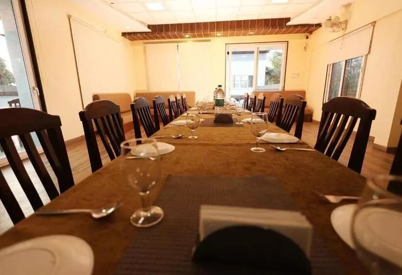 ホテル Sharveen Classic Inn