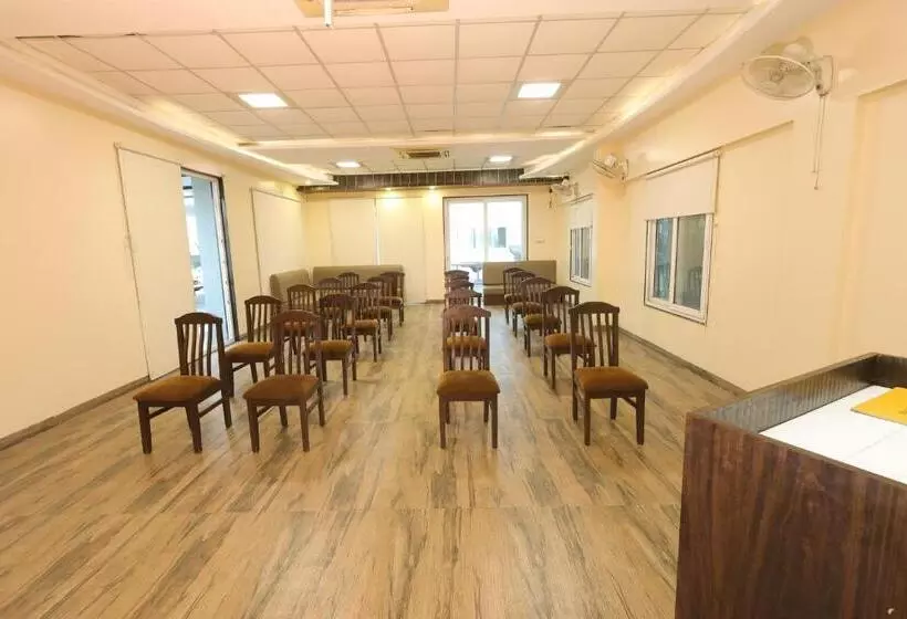 ホテル Sharveen Classic Inn