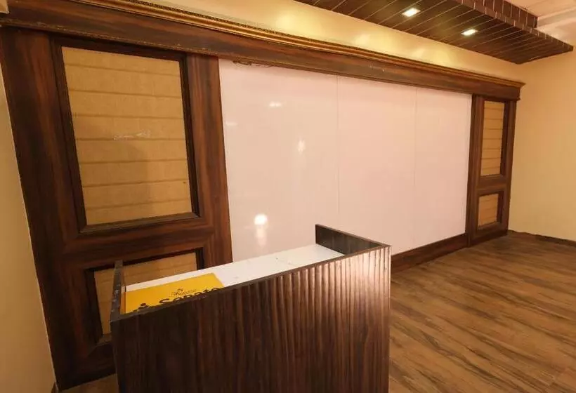 ホテル Sharveen Classic Inn