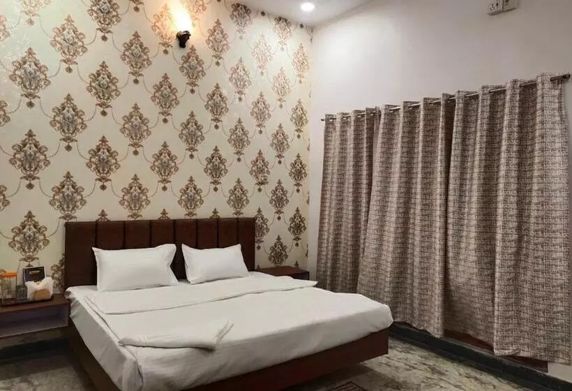 Oyo Hotel Divine