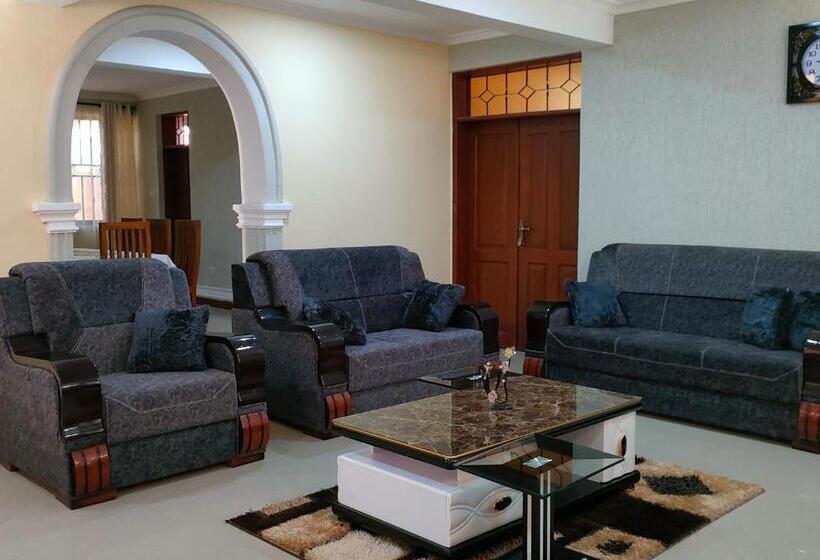 膳宿费 Keeney House At St. Gabriel S