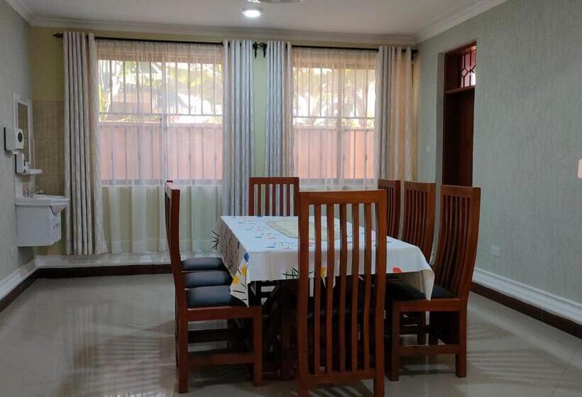 膳宿费 Keeney House At St. Gabriel S