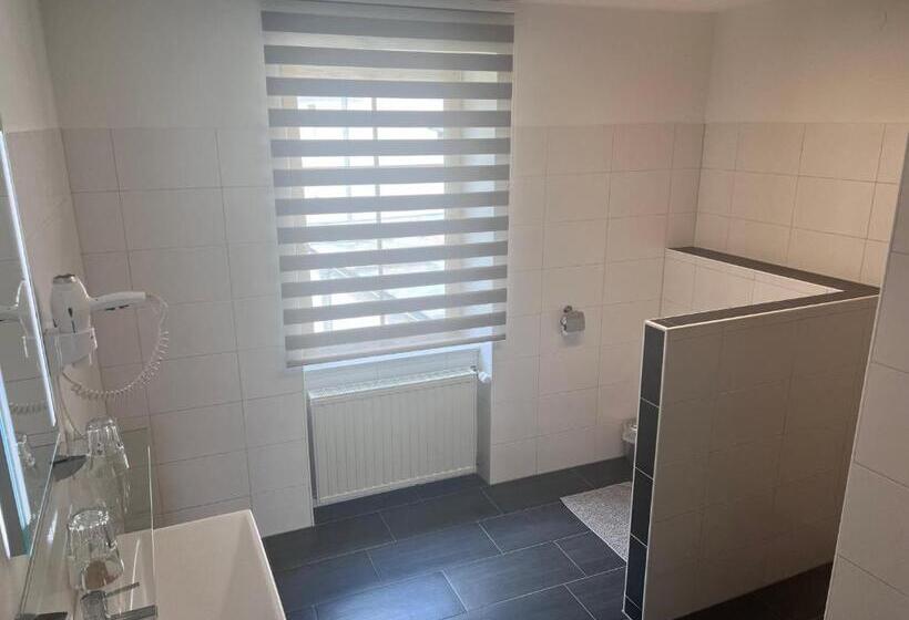 Gasthaus & Hotel Backhendlstation