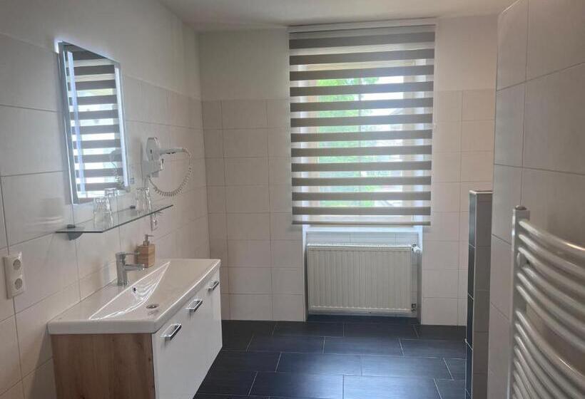 Gasthaus & Hotel Backhendlstation