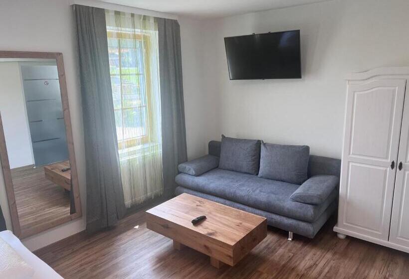 Gasthaus & Hotel Backhendlstation