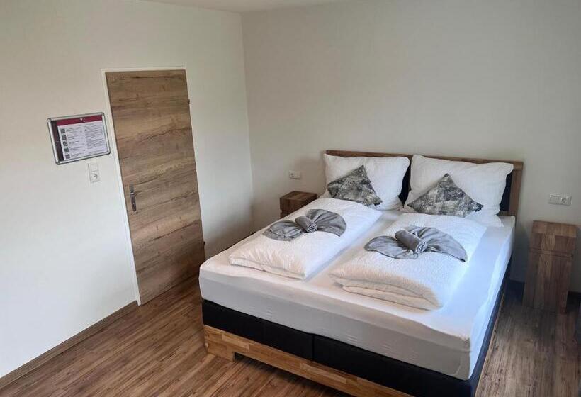 Gasthaus & Hotel Backhendlstation