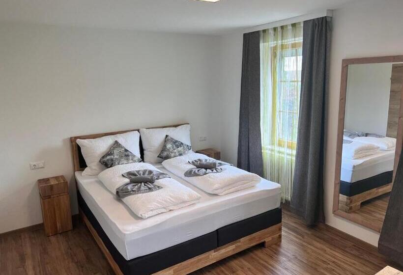 Gasthaus & Hotel Backhendlstation