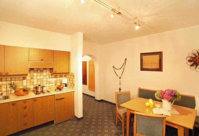 Отель Appartement Kostenzer