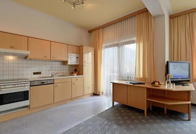 ホテル Appartement Kostenzer