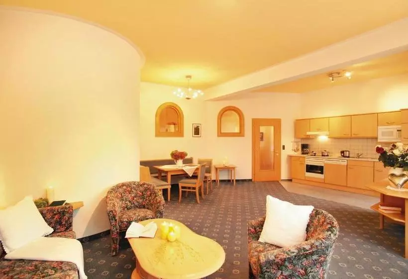 ホテル Appartement Kostenzer